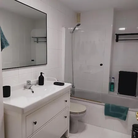 Fozaneldi Oviedo. Centrico, Accesible Desde Autovia Y Con Parking * 奥维耶多